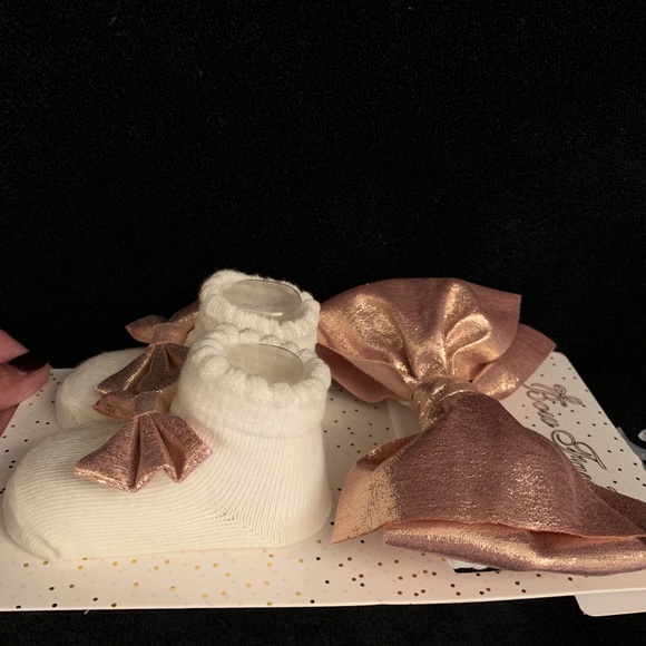 NEW Bow Fancy Baby Girl Rose Gold Booties & Bow Set - Picture 3 of 4